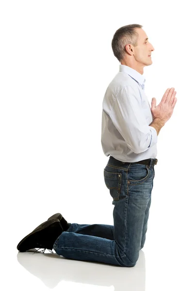 Mature man praying to God on knees — Stock Photo, Image