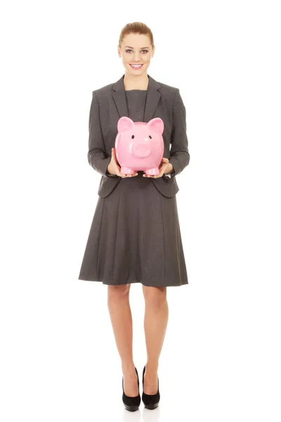 Affärskvinna med piggybank. — Stockfoto