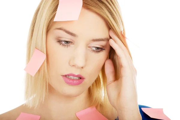 Woman with sticky notes. — Stock Photo, Image