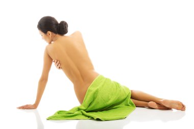 Arkadan Görünüm kadın oturuyordu havlu sarılmış