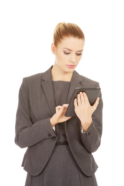 Geschäftsfrau mit Tablet. — Stockfoto