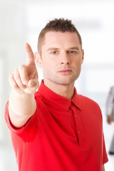 Homem pressionando um botão touchscreen abstrato — Fotografia de Stock
