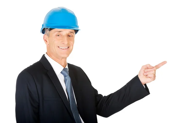 Businessman engineer pointing to the left — Stock Photo, Image