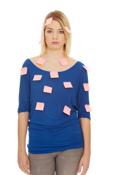 Žena s poznámek sticky notes. — Stock fotografie