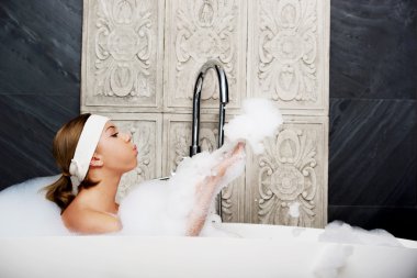 banyo kadın banyoda rahatlatıcı.