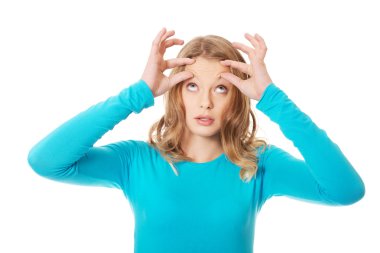 Kadın alın kırışıklıkları kontrol