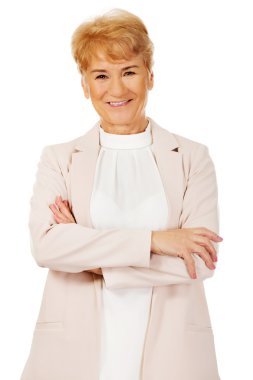 Katlanmış ellerle kadın kıdemli gülümse