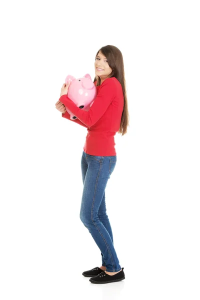 Glad ung kvinna med piggybank. — Stockfoto