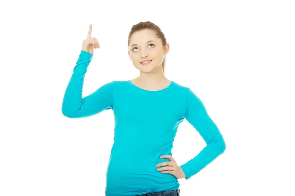 Smiling young woman pointing up. — Stock Photo, Image