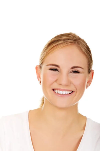 Jeune femme souriante en t-shirt blanc — Photo