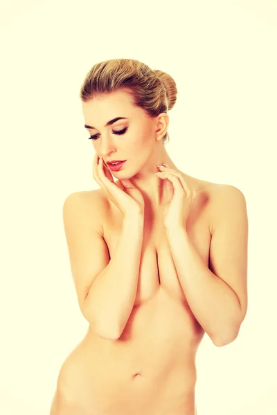 Молодая красивая голая женщина — стоковое фото