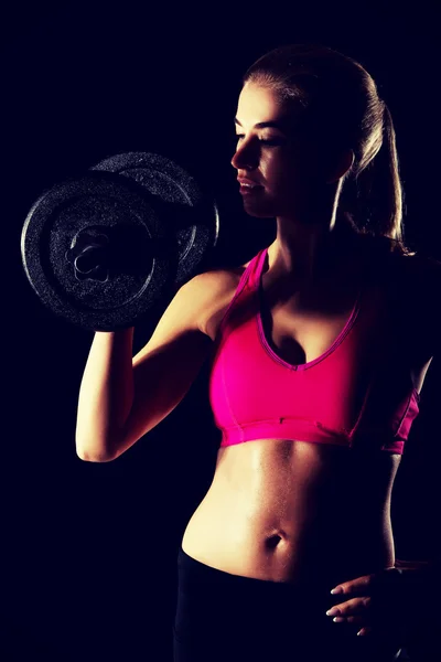 Mujer joven sudor levantando pesas —  Fotos de Stock