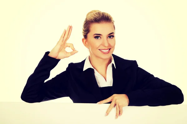 Happy businesswoman holding empty billboard — Stock Photo, Image