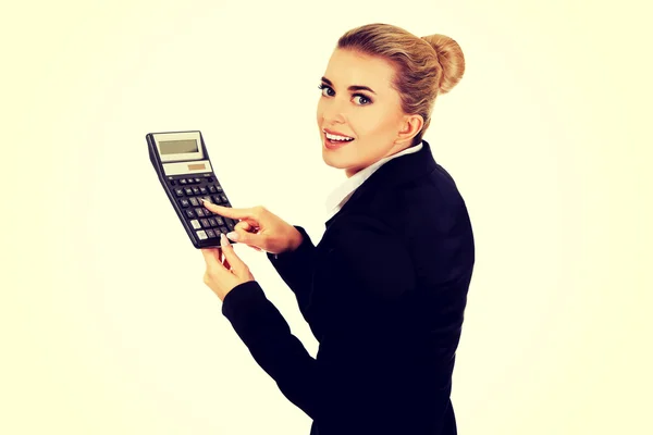 Szczęśliwy bizneswoman gospodarstwa kalkulator — Zdjęcie stockowe
