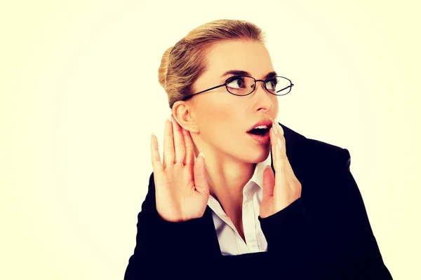 Beautiful businesswoman overhears a conversation — Stock Photo, Image