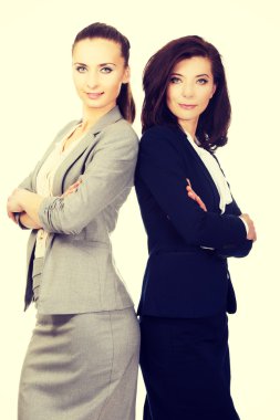 İki işkadını birbirine yaslanmış.