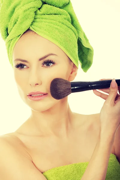 Beauty woman with makeup brush. — Stock Photo, Image