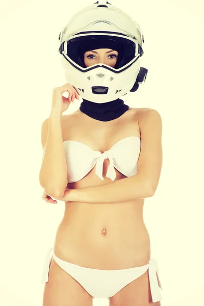 Сексуальна жінка з мотоциклом шолом . — стокове фото