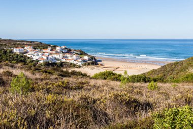Sahilde ve Atlantik 'te Algarve, Portekiz' de aldatmaca