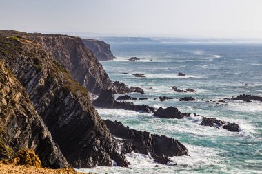 Cabo Sardo yakınlarındaki Atlantik kıyıları, Alentejo, Portekiz