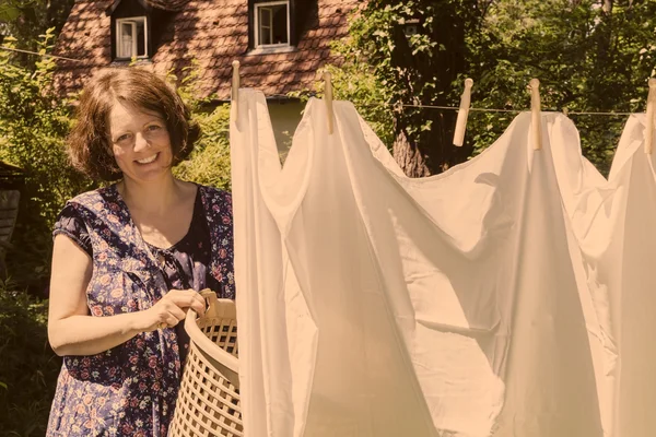 Hanging up the washing — Stock Photo, Image