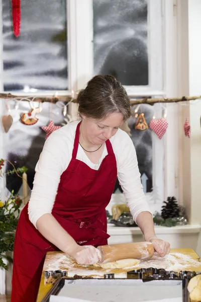 Kadın Kurabiye Pişirme — Stok fotoğraf