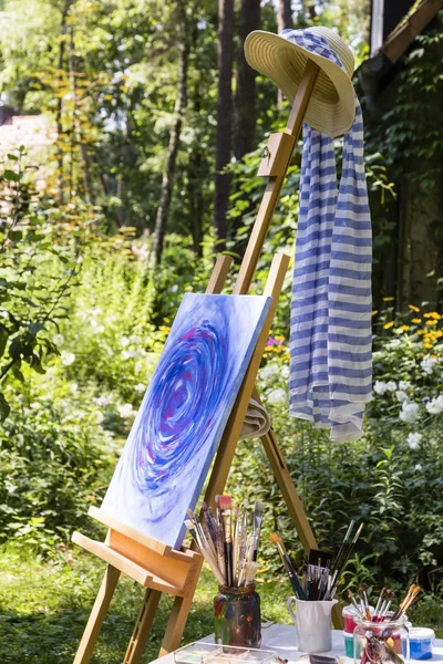 Painting in the garden — Stock Photo, Image