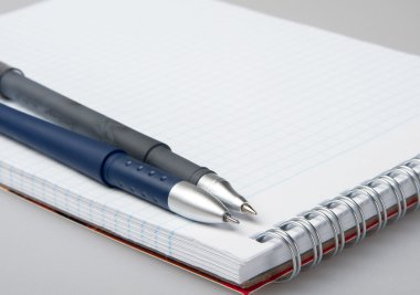 Defter ve iki kalem