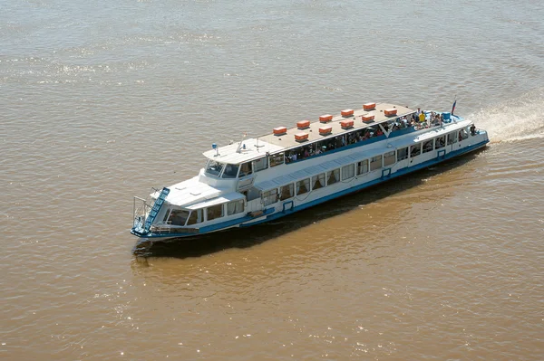 Pleasure boat on the river — Stock Photo, Image