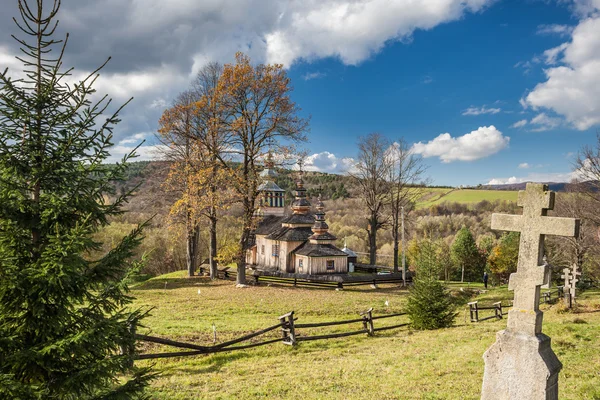 Église en bois à Swiatkowa Mala, Pologne — Photo