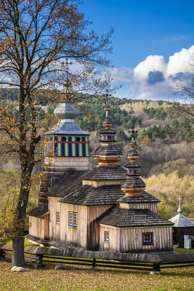 Houten kerkje in Swiatkowa Mala, Polen — Stockfoto