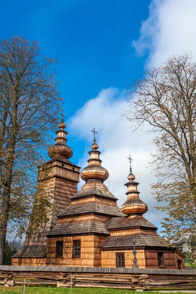 Dřevěný kostel v Kwiaton, Polsko — Stock fotografie