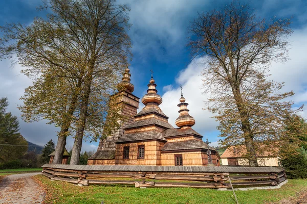 在 Kwiaton，波兰的木制教堂里 — 图库照片