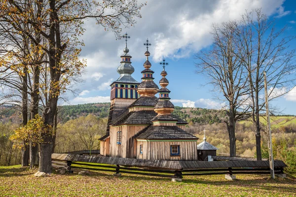 在 Swiatkowa 麻辣，波兰的木制教堂里 图库图片