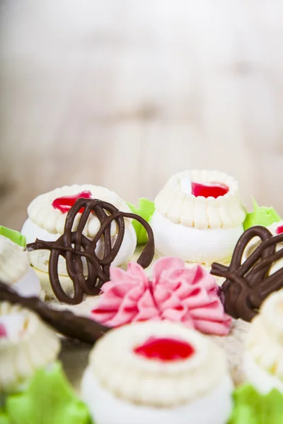 Cake with cream on a wooden table — Stock Photo, Image