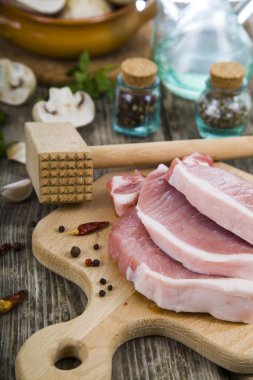 çiğ et baharatlar ile 