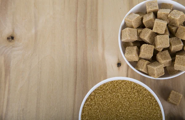 Beyaz bir kase şeker kamışı