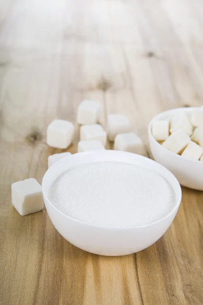 Cukor, fehér tálak — Stock Fotó