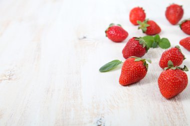 Olgun çilek ve nane 