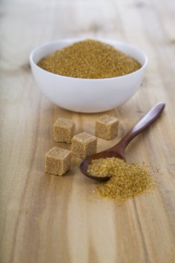 Beyaz bir kase şeker kamışı 