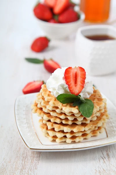 Delicious summer breakfast. — Stock Photo, Image