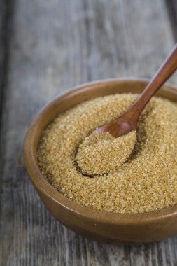 Şeker ve bir ahşap kase kaşık  