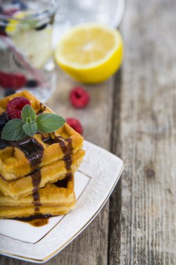 Çilek ve çikolata ile lezzetli gözleme 