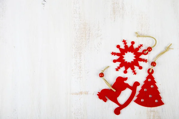 Ornements de Noël sur le fond en bois — Photo