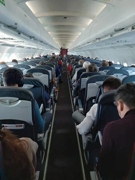 Καμπίνα Του Αεροπλάνου Πτήσει Επιβάτες Στο Αεροπλάνο — Φωτογραφία Αρχείου