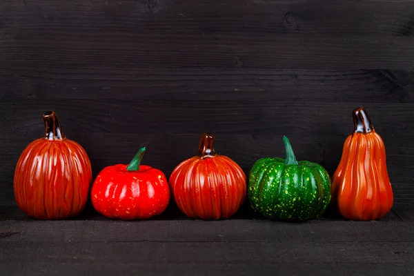 Tökfejek Sötét Fából Készült Háttérrel Őszi Csendélet Halloweeni — Stock Fotó