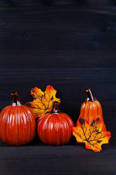 Tökfejek Sötét Fából Készült Háttérrel Őszi Csendélet Halloweeni — Stock Fotó