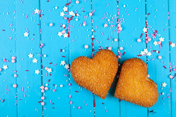 Dos Corazones Galleta Sobre Fondo Madera Azul Día San Valentín —  Fotos de Stock