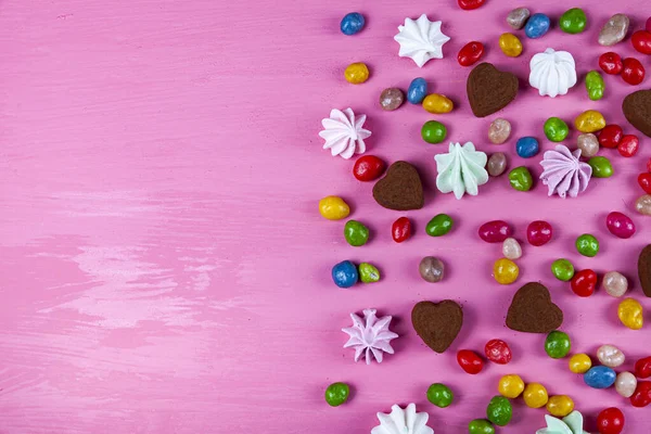 Snoep Een Roze Tafel Valentijnsdag Hartvormige Snoepjes Plaats Voor Tekst — Stockfoto