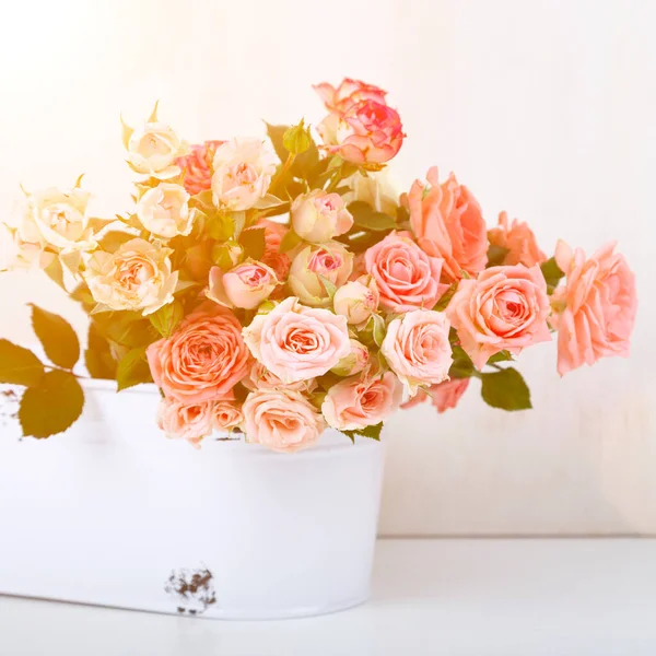 Bouquet Roses Roses Sur Fond Bois Clair Belle Carte — Photo